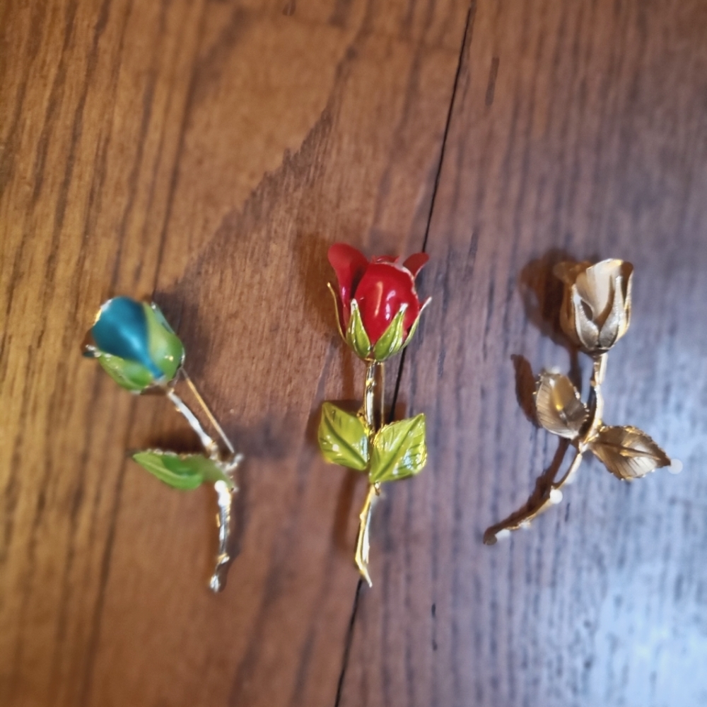 Giovanni rose brooch pin set of 3 (aqua, red, gold) granny core